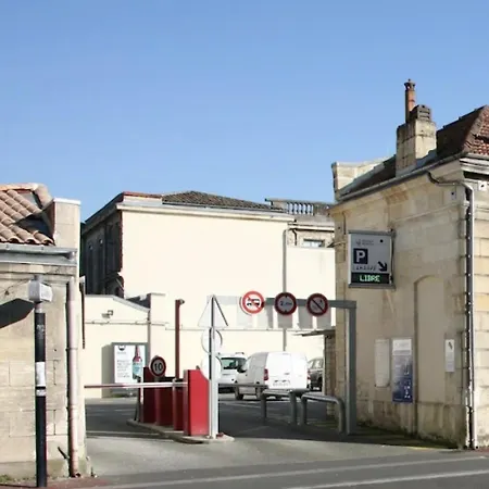 Les Penates Bordelaises - - *